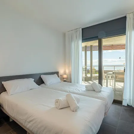 Con Gran Terraza Delante Del Mar 罗萨斯